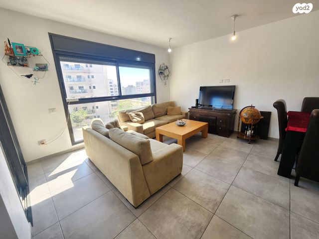 דירה, אבני חן, חריש