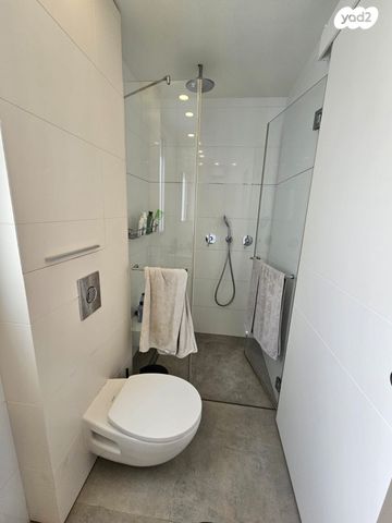 דירה, הרצליה