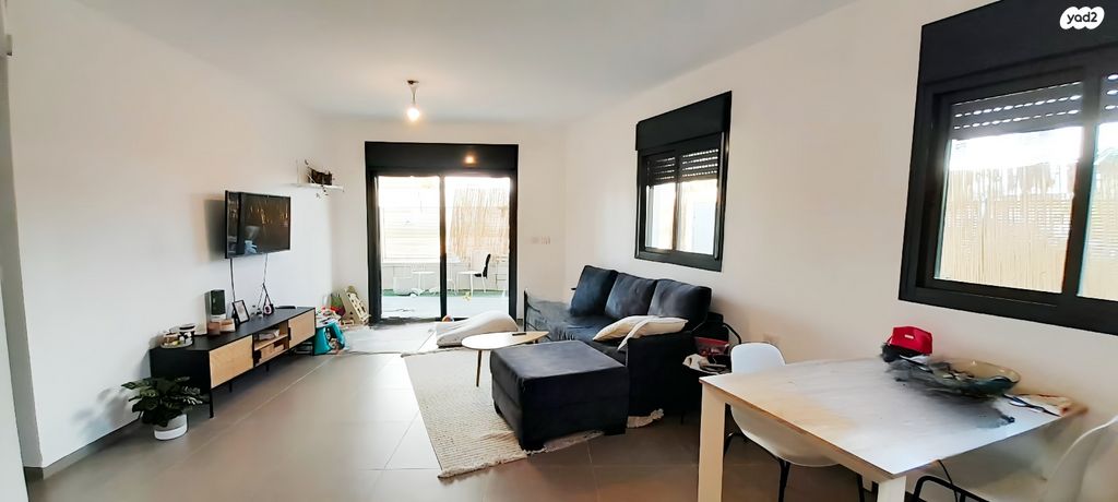 דירת גן, חיים הרצוג, גדרה הצעירה, גדרה