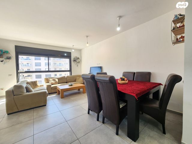 דירה, אבני חן, חריש