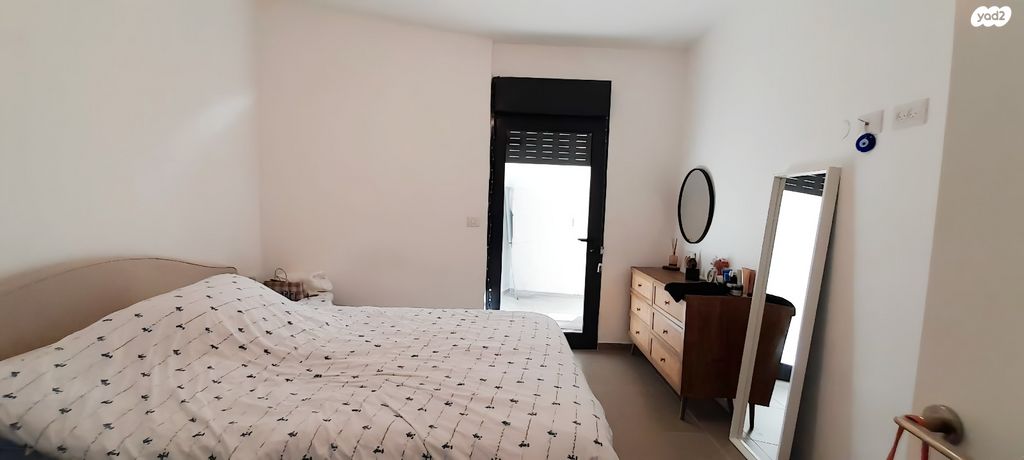 דירת גן, חיים הרצוג, גדרה הצעירה, גדרה