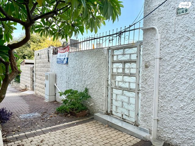 דירת גן, משעול הסביונים, המיסדים, כרמיאל