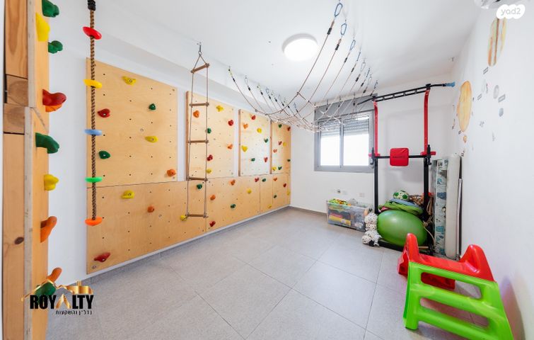 דירה, אליהו הנביא, פסגות אפק, ראש העין