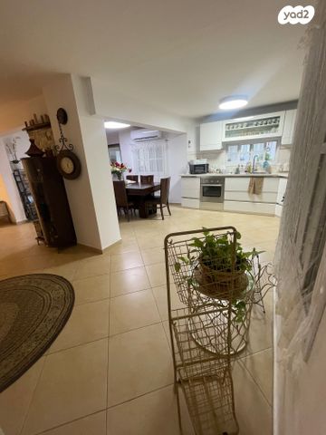 דירת גן, גולדה מאיר, טבריה