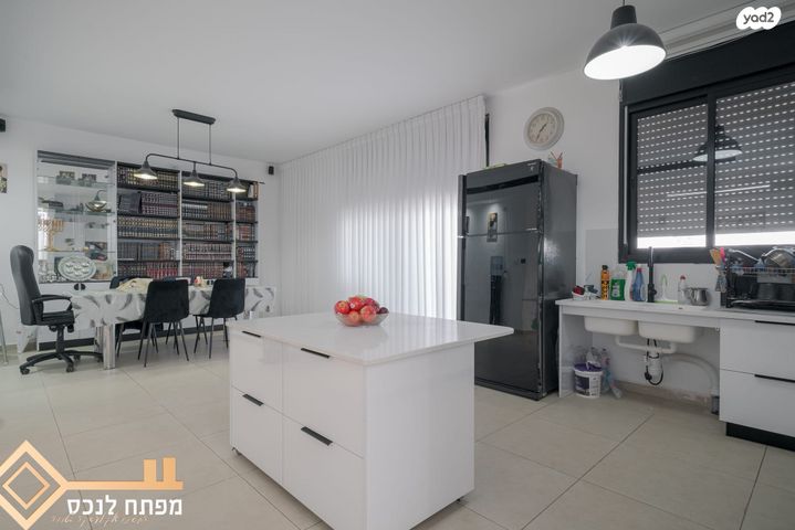 דירה, יהושוע אזולאי, נווה שרון / שער העיר, נתיבות