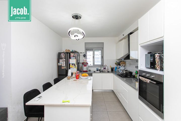 דירה, האנפה, החותרים, טירת כרמל