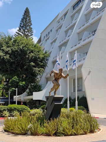 תיירות ונופש, שיכון צנחנים, רמת גן