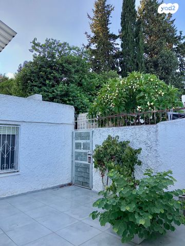 דירת גן, משעול הסביונים, המיסדים, כרמיאל