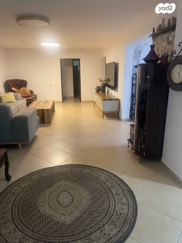 דירת גן, גולדה מאיר, טבריה