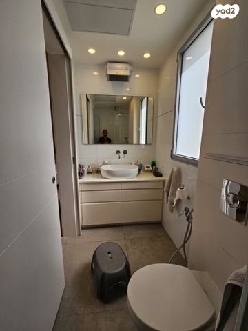 דירה, הרצליה