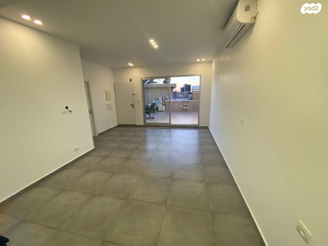 גג/ פנטהאוז, השר שפירא, דרום מערב ותיק, בת ים