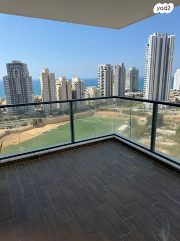 אמנון ליפקין שחק 