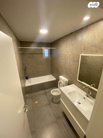 גג/ פנטהאוז, השר שפירא, דרום מערב ותיק, בת ים