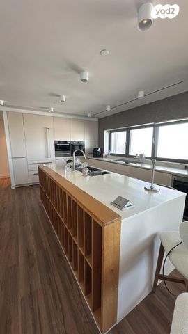 ניסים אלוני 