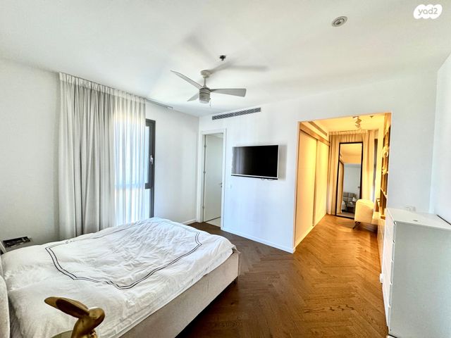 דירה, אריק איינשטיין, הרצליה ב', הרצליה