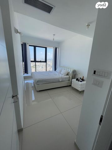 דירה, יצחק שדה 6, דרום מערב ותיק, בת ים