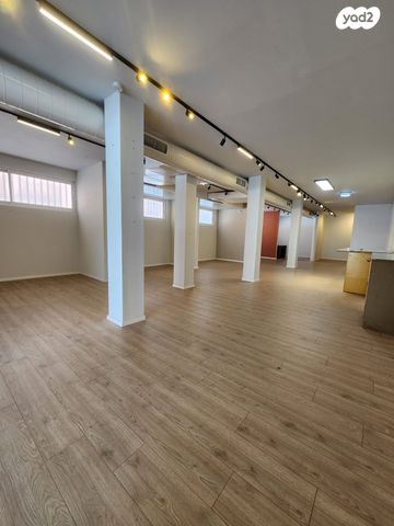 חנויות/ שטח מסחרי