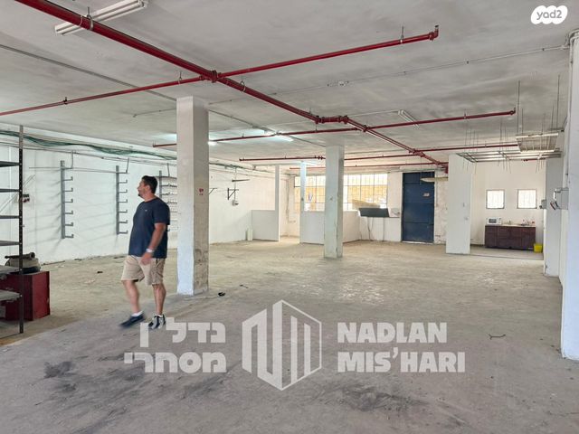 מחסנים, המרכבה, אזור תעשיה ב, חולון