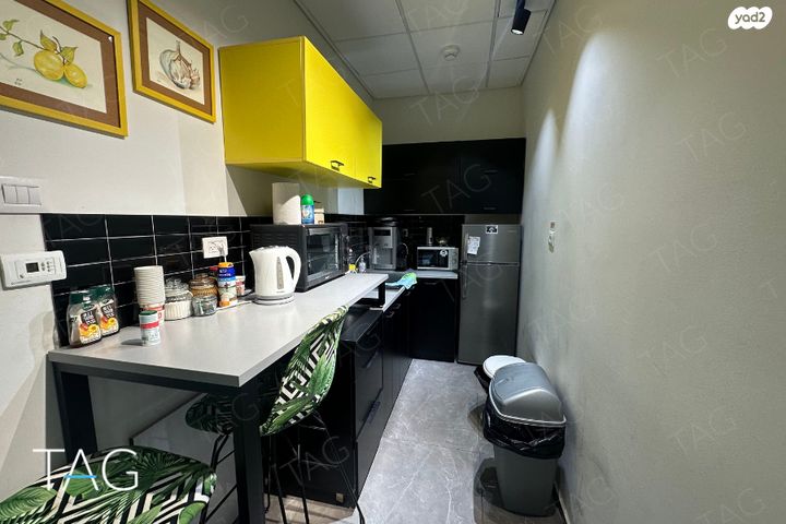 משרדים, דרך מנחם בגין 144, תל אביב יפו