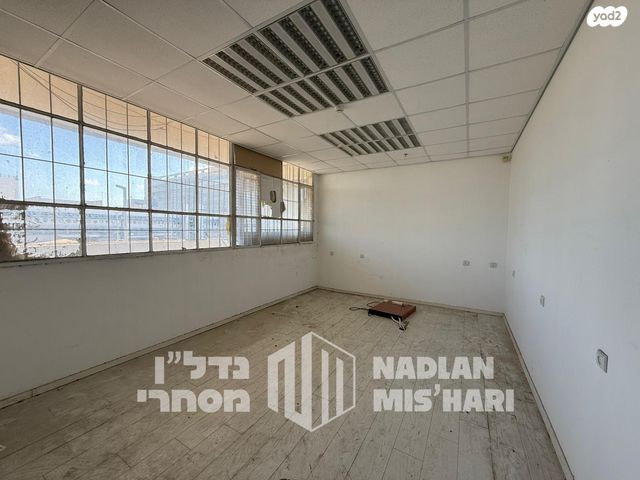 מחסנים, המרכבה, אזור תעשיה ב, חולון