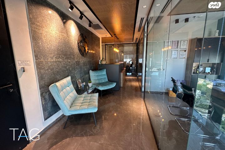 דרך מנחם בגין 144