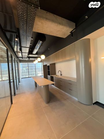 משרדים, דרך זאב ז'בוטינסקי, פתח תקווה