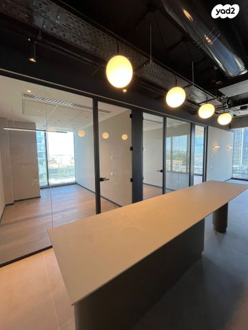 משרדים, דרך זאב ז'בוטינסקי, פתח תקווה