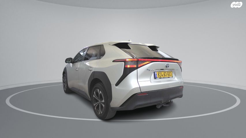 טויוטה bZ4X