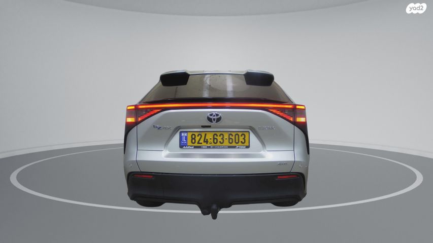 טויוטה bZ4X