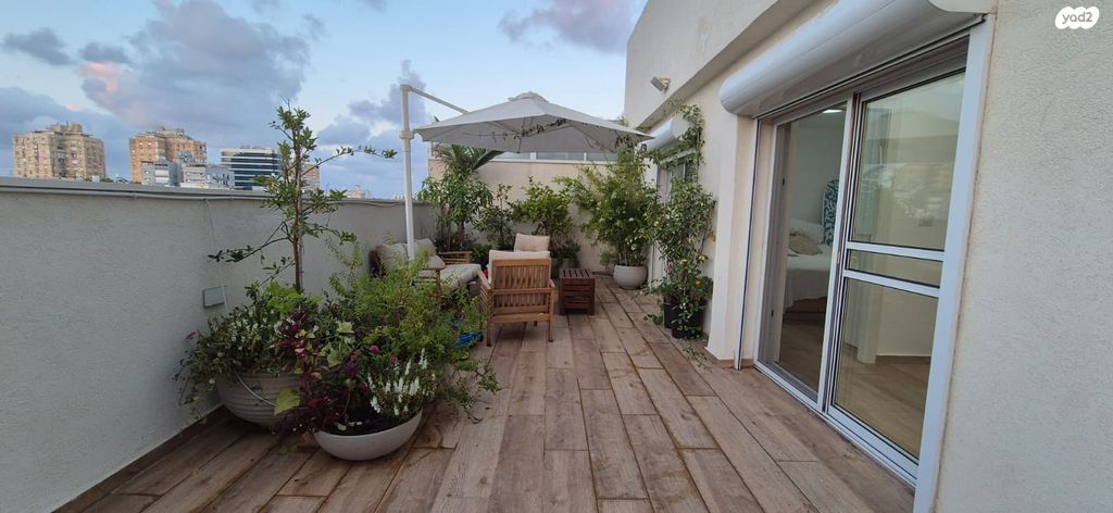 גג/ פנטהאוז, ארלוזורוב 38, רוטשילד עצמאות, בת ים