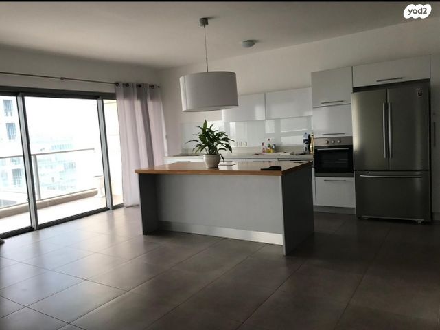 שדרות ההשכלה 17