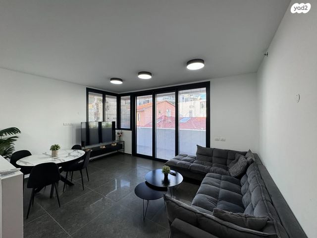 דירה, שדרות העצמאות 9, רוטשילד עצמאות, בת ים