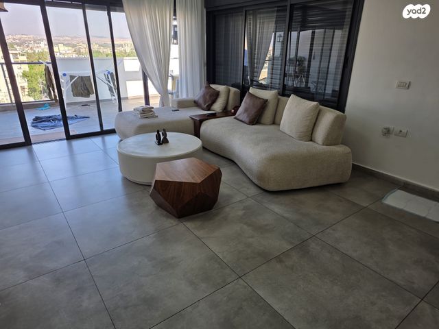 שרה אהרונסון 16