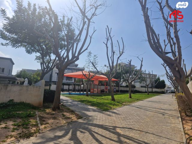 מגרשים, חרמון, חדרה