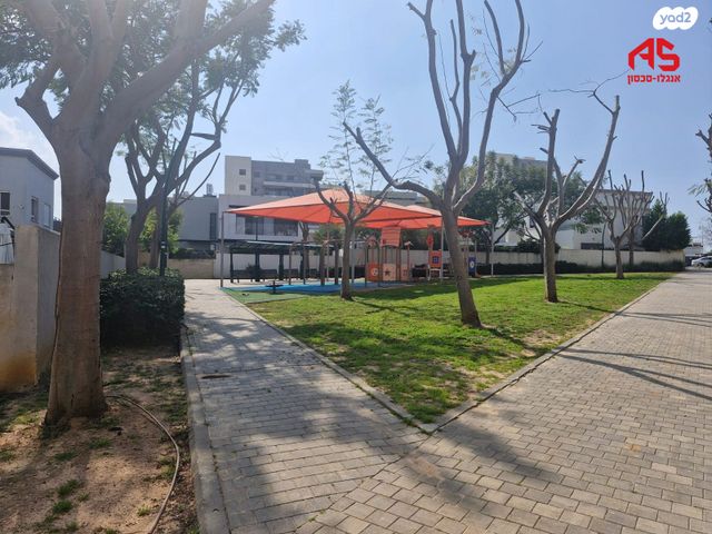 מגרשים, חרמון, חדרה