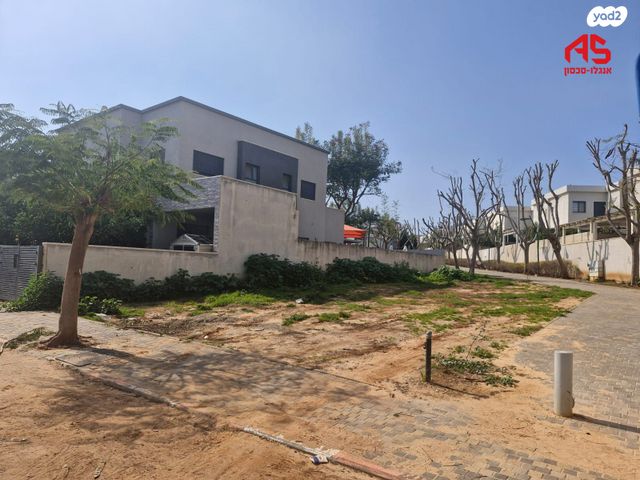 מגרשים, חרמון, חדרה