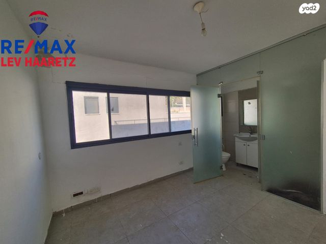 דו משפחתי, הכלנית, נופים