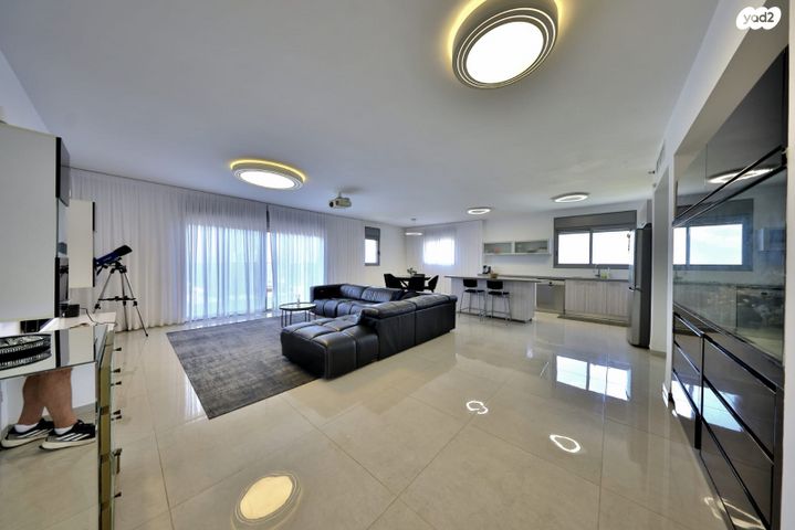 גג/ פנטהאוז, הפקאן, הפרפר, קרית ביאליק