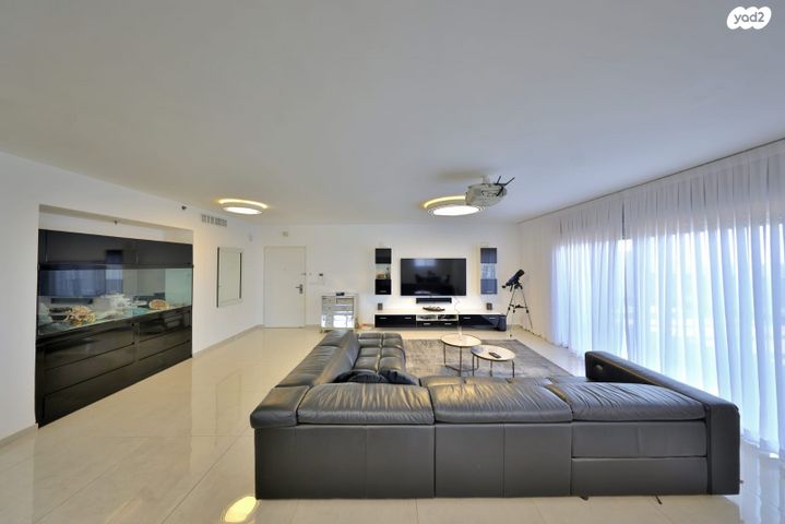 גג/ פנטהאוז, הפקאן, הפרפר, קרית ביאליק