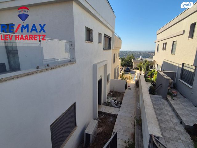 דו משפחתי, הכלנית, נופים