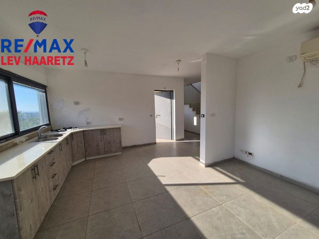 דו משפחתי, הכלנית, נופים