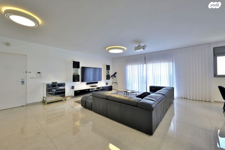 גג/ פנטהאוז, הפקאן, הפרפר, קרית ביאליק