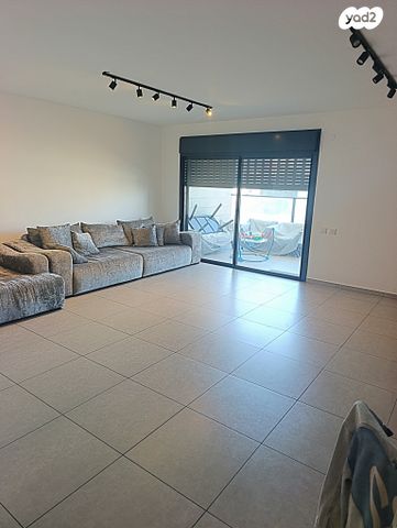 דירה, הנמל, נאות רבין, יבנה