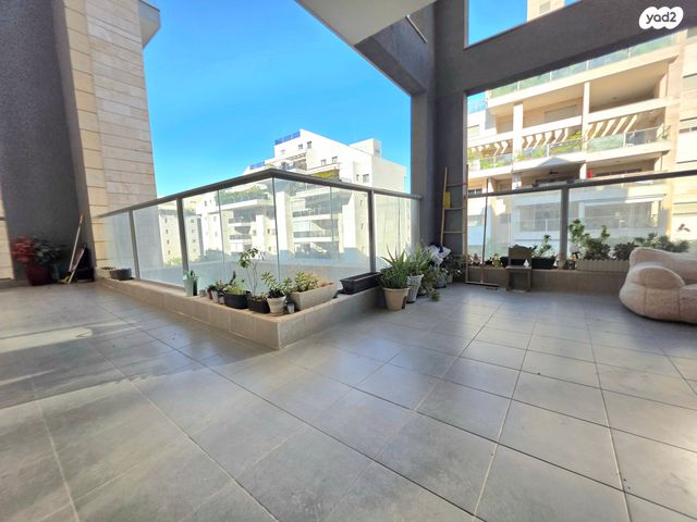 דירה, דובה ויצחק שיינפיין, כפר סבא הירוקה, כפר סבא