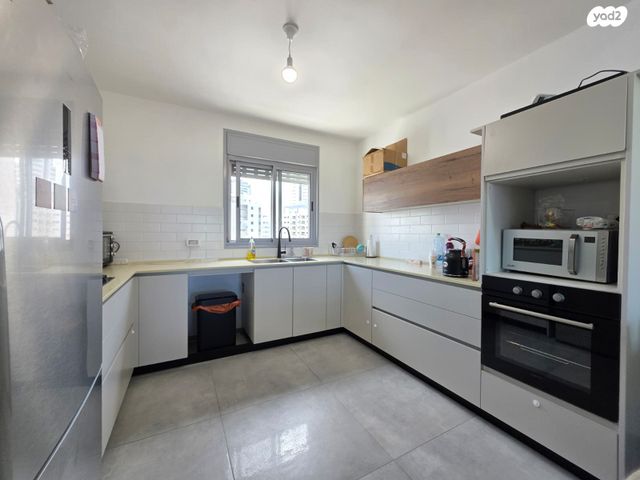 דירה, חנה סנש, קרית גת