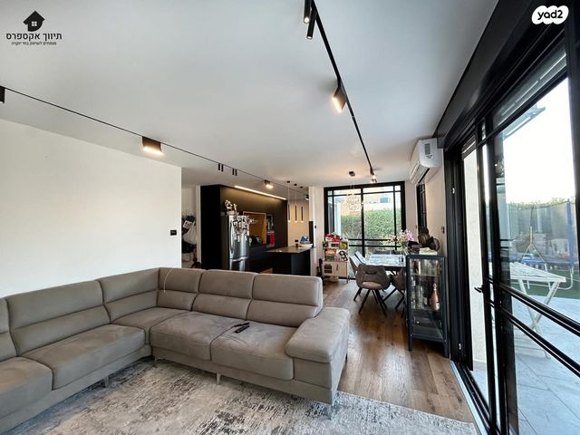 בית פרטי/ קוטג', אגוז, עומר