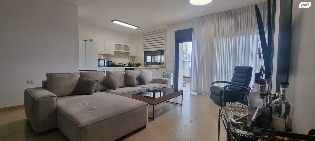 גג/ פנטהאוז, אור עקיבא