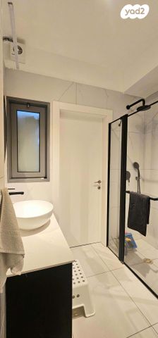 דירה, אריק שרון, נהריה