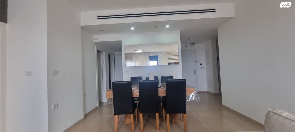 גג/ פנטהאוז, אור עקיבא