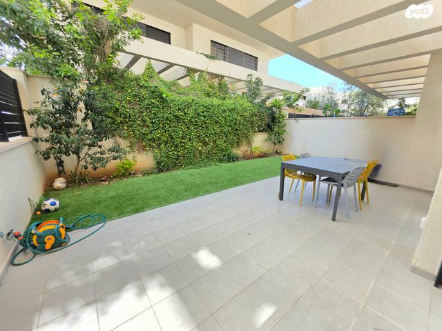 דירת גן, שכונה 8, תל מונד